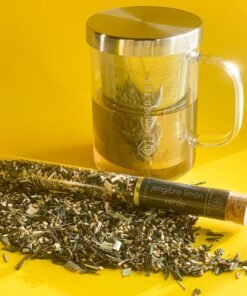 Té verde ecológico con jengibre y limón en tubo de cristal