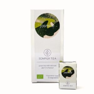 Flores frescas de jazmín y hojas de té verde