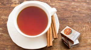 taza de infusión rooibos con canela, relajante y digestiva