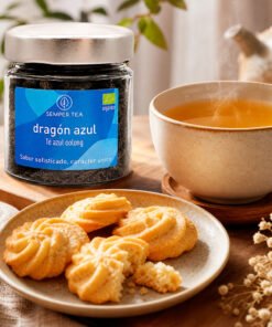 Blue Dragon Oolong by Semper Tea is a premium organic oolong tea created for people who appreciate elegant flavour, beautiful presentation and a more refined tea experience. Also known as blue tea, oolong is partially oxidised, which gives it a unique personality between green tea and black tea: smoother and rounder than many green teas, yet lighter and more delicate than a classic black tea.