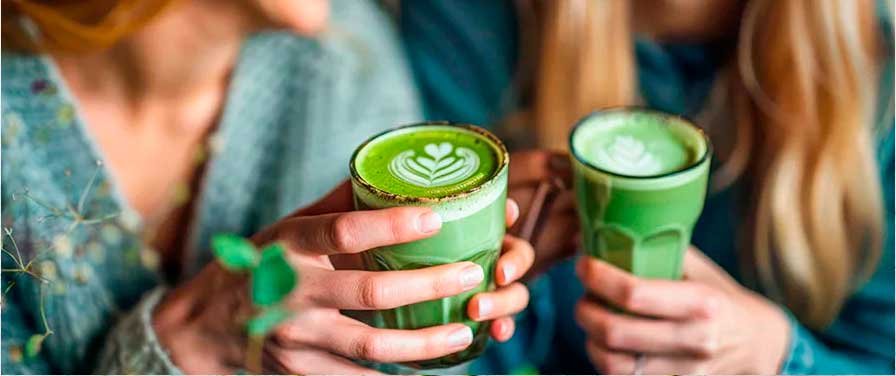Title: Iced Matcha Latte for Coffee Shops Spring and Summer Menu Title: Iced Matcha Latte for Coffee Shops Spring and Summer Menu